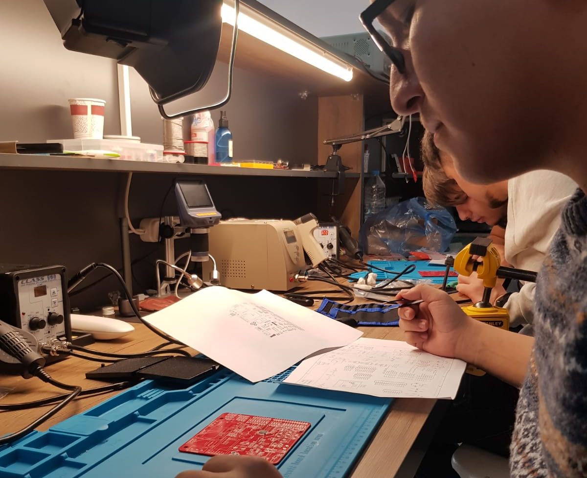 Aksaray Üniversitesi Öğrencilerine PCB Kartını Lehimleme Kursu